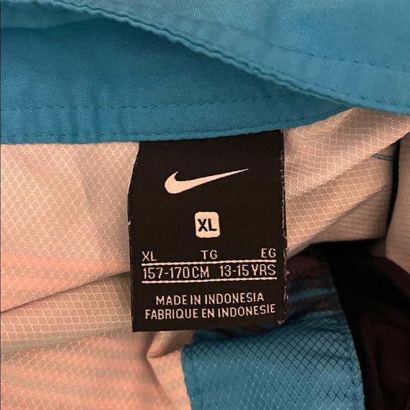 Boys Nike bathing suit - Picture 2 of 2